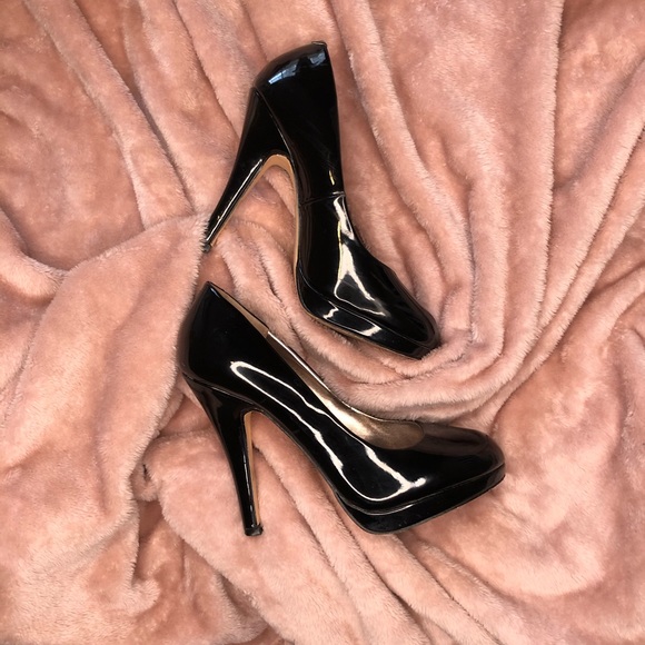 Black Pumps - Picture 1 of 4